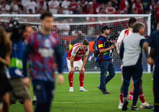Viktor Gyökeres of Arsenal looks dejected