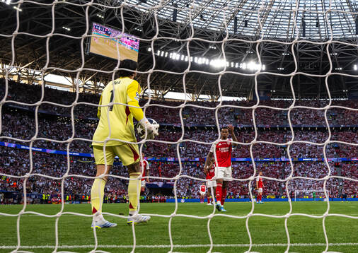 Gabriel and goalkeeper David Raya of Arsenal