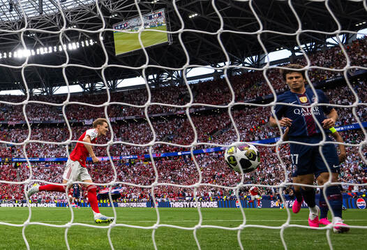 Martin Ødegaard of Arsenal celebrates the 0-1 goal