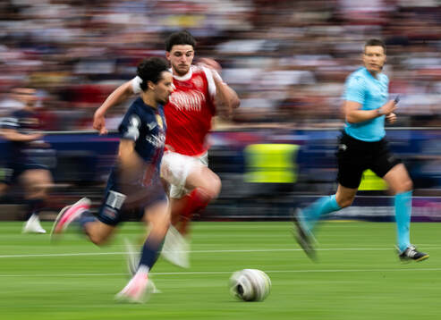 Vitinha of Paris Saint-Germain and Declan Rice of Arsenal