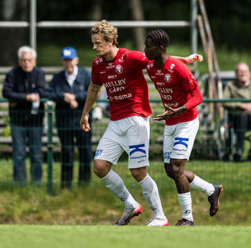 Trelleborgs Vincent Poppler och Prince Balde jublar