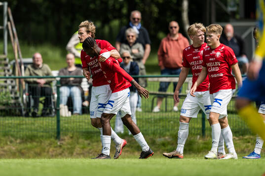Trelleborgs Vincent Poppler och Prince Balde jublar