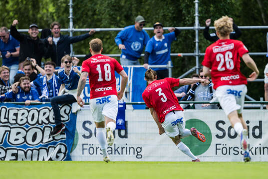 Trelleborgs Oskar Sverrisson jublar