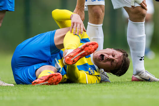 Eskilsminnes Fabian Velander har ont