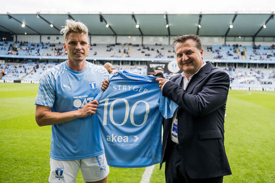 Malmö FFs Jens Stryger Larsen uppmärksammas av