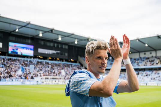 Malmö FFs Jens Stryger Larsen uppmärksammas för 100