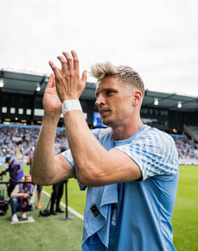 Malmö FFs Jens Stryger Larsen uppmärksammas för 100