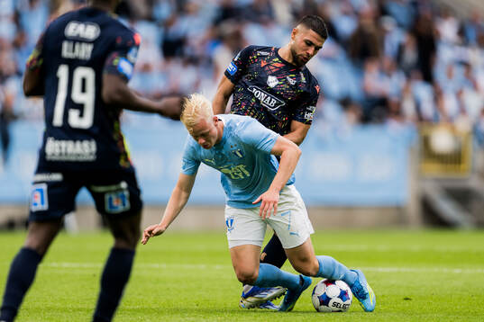 Malmö FFs Otto Rosengren och Halmstads Omar Faraj