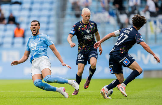 Malmö FFs Andrej Djuric och Halmstads André Boman och