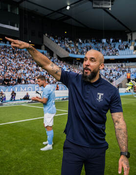 Malmö FFs tränare Guillermo Molins jublar