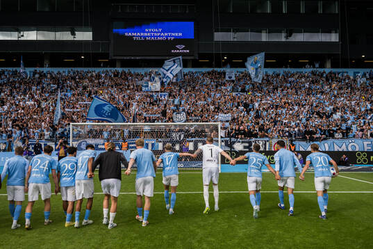 Malmö FFs spelare och supportrar jublar