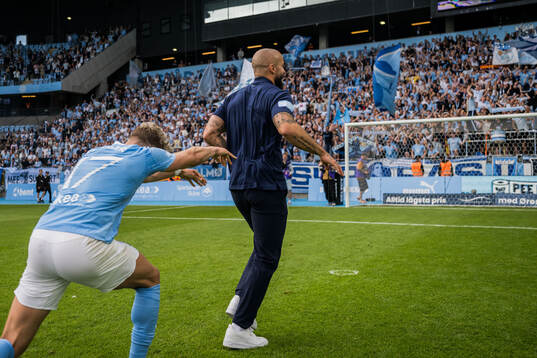 Malmö FFs Jens Stryger Larsen och tränare Guillermo Molins