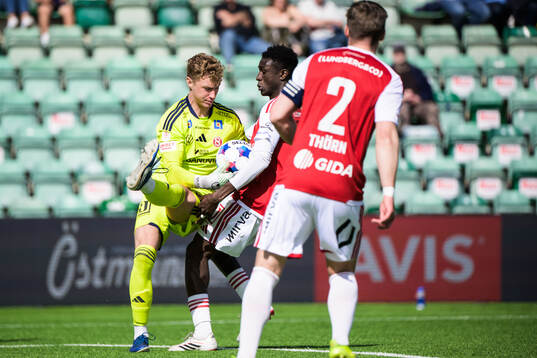 Sandvikens målvakt Otto Lindell och Valassina Solo Diomande
