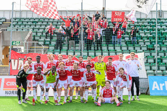 Sandvikens spelare jublar