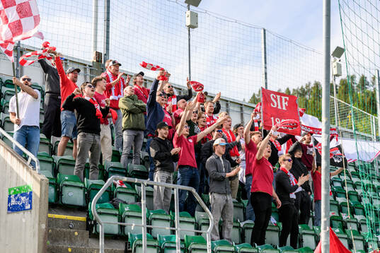 Sandvikens supportrar jublar