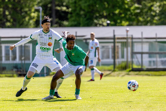 Varbergs Joakim Lindner och Ljungskiles Abdishakur Bashir