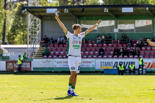 Varbergs Edvin Tellgren jublar