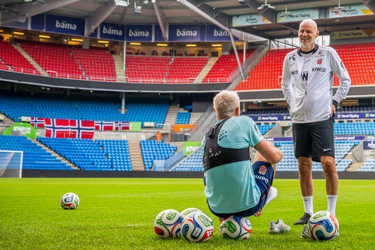 Julian Ryerson and Ståle Solbakken, head coach of the