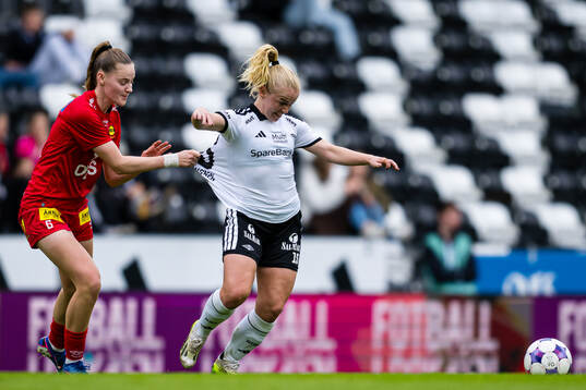 Gesa Marashi of LSK Kvinner and Beate Marcussen of Rosenborg