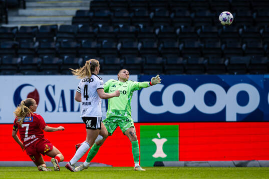 Ronja Foss Arnesen of LSK Kvinner scores the 0-1 goal