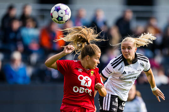 Mimmi Jasmiina Nurmela of LSK Kvinner and Celine Emilie