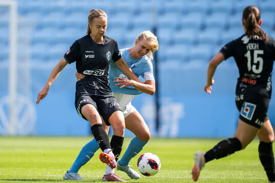 Malmö FFs Nellie Lilja och Växjö DFFs Elin Nilsson