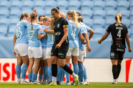 Växjö DFFs Nellie Karlsson deppar medan Malmö FFs