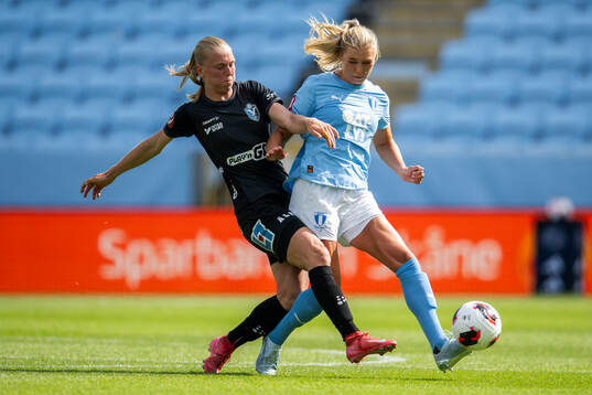 Malmö FFs Ellen Löfqvist och Växjö DFFs Saga Swedman