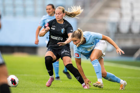 Malmö FFs Courtney Nevin och Växjö DFFs Tilda Sandén