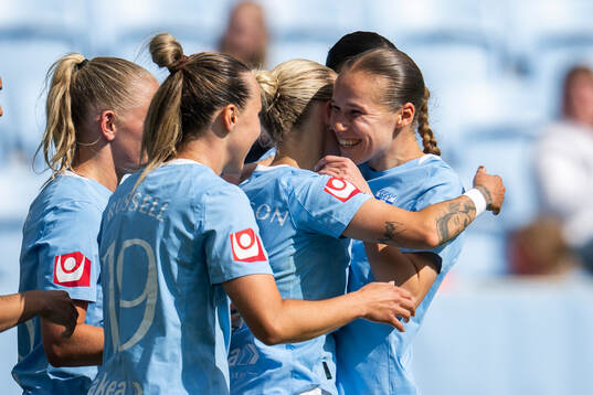 Malmö FFs Nathalie Hoff Persson och Karoline Olesen jublar