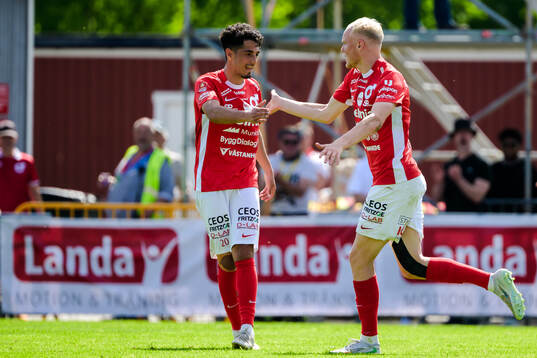 Degerfors Elias Barsoum och Marcus Rafferty jublar