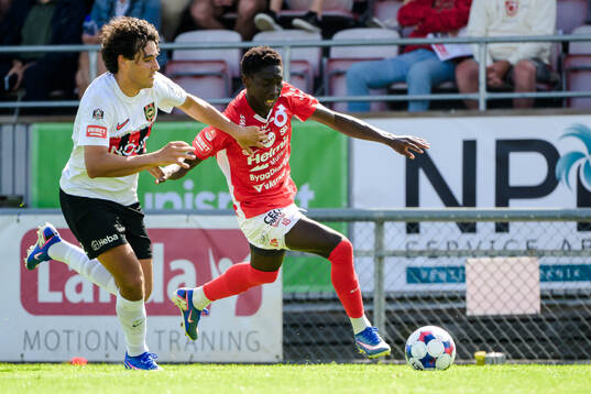 Brommapojkarnas Sion Oppong och Degerfors Samba Diatara