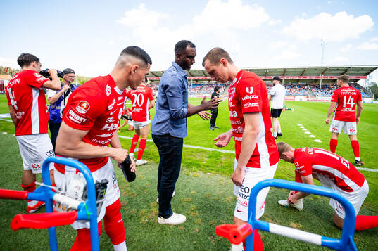 Degerfors Arman Taranis och Erik Lindell i samtal med