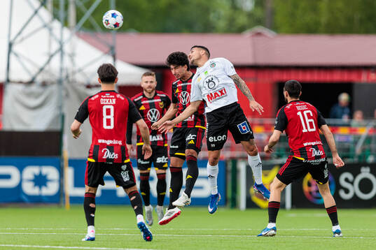 Östersunds Abdulla Abodi Qasem och Örebros Ahmed Yasin
