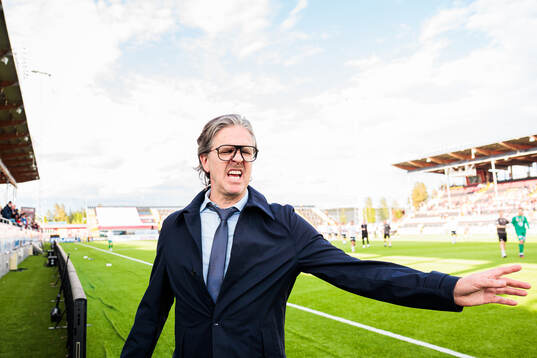 Örebros tränare Rikard Norling deppar