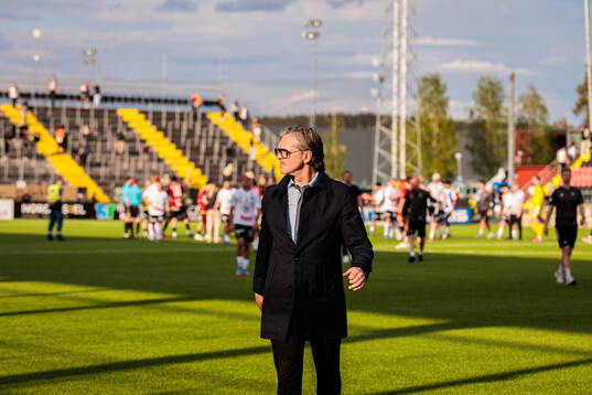 Örebros tränare Rikard Norling deppar