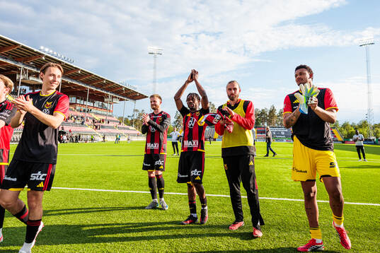 Östersunds Michael Aduragbemi Oluwayemi  och Ali Suljic