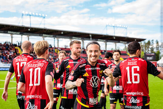 Östersunds Hugo Azzi jublar
