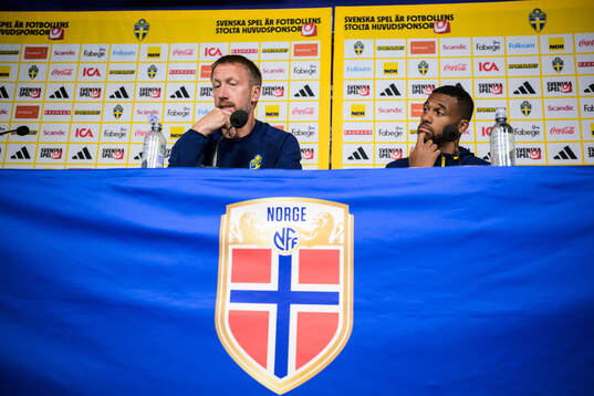 Head coach Graham Potter and Isak Hien of the Swedish