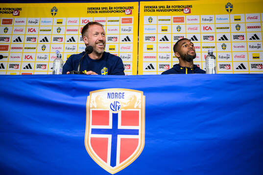 Head coach Graham Potter and Isak Hien of the Swedish
