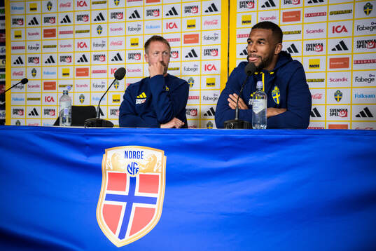 Head coach Graham Potter and Isak Hien of the Swedish