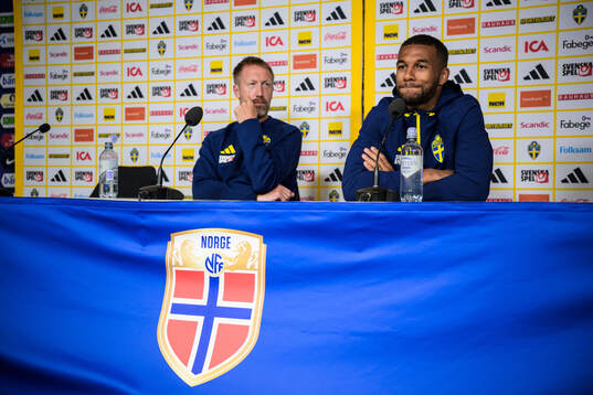 Head coach Graham Potter and Isak Hien of the Swedish