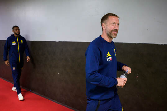 Isak Hien and head coach Graham Potter of the Swedish