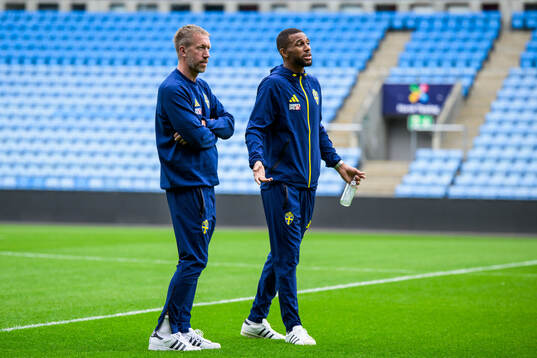 Head coach Graham Potter and Isak Hien of the Swedish