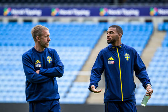 Head coach Graham Potter and Isak Hien of the Swedish