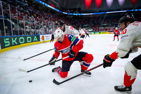 Eskild Bakke Olsen of Norway and Zach Whitecloud of Canada