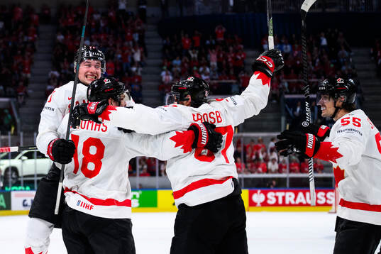 Macklin Celebrini, Robert Thomas, Sidney Crosby and Mark