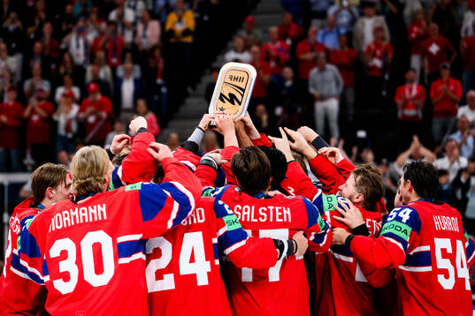 Players of Norway celebrate