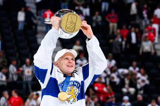 Bläddra bland fler bilder av 2026 IIHF Ice Hockey World Championship, Final, Switzerland - Finland