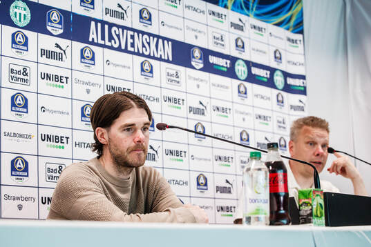 Västerås tränare Alexander Rubin deppar bredvid IFK